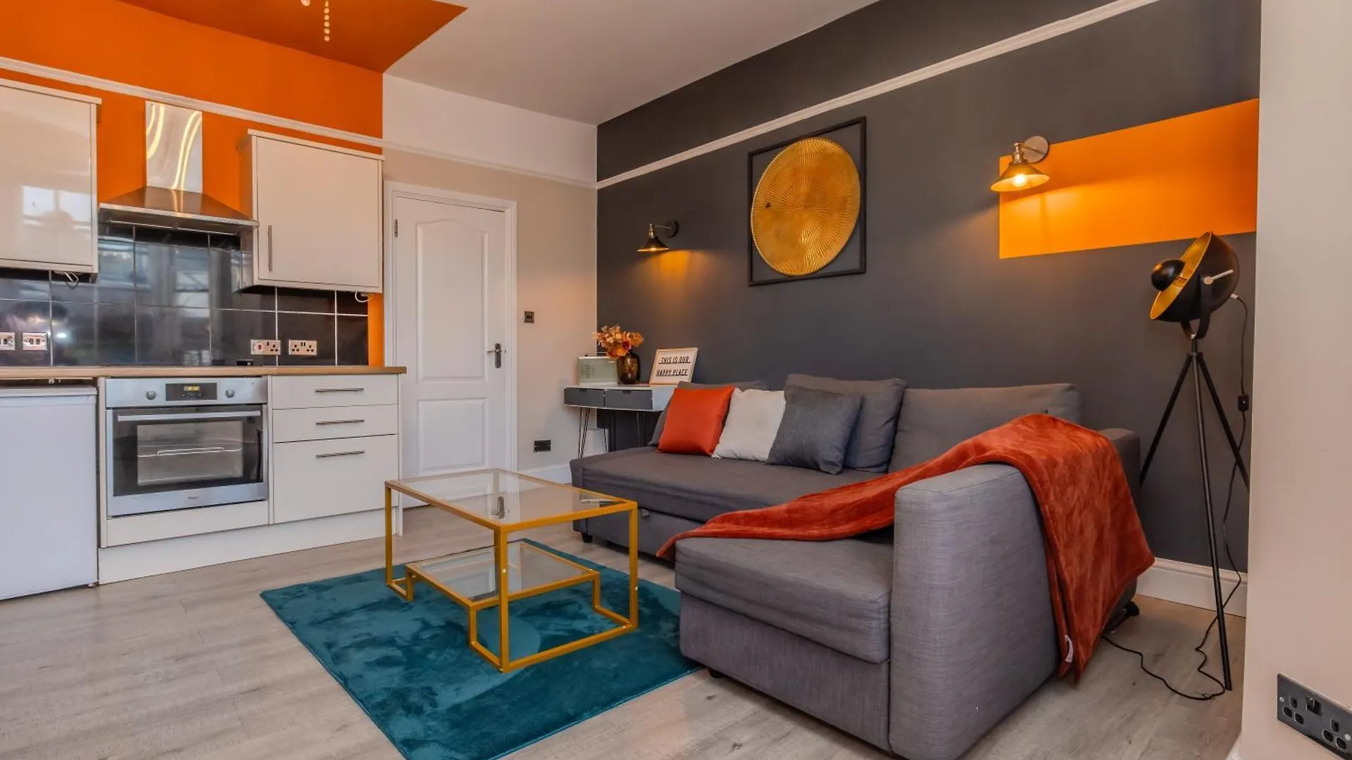2 Bedroom Apartment Next To Brighton Beach & Shopping Center