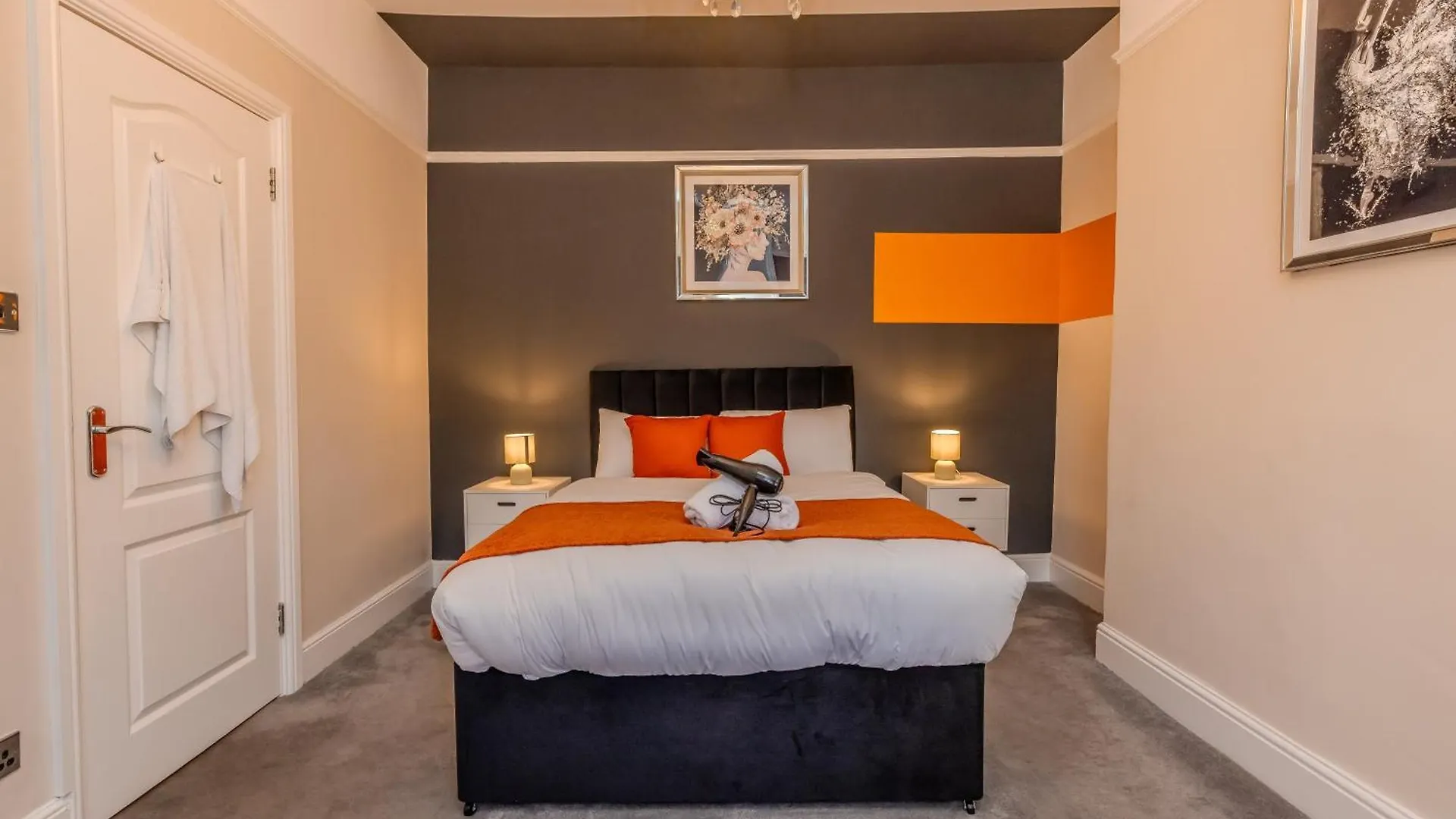 2 Bedroom Apartment Next To Brighton Beach & Shopping Center