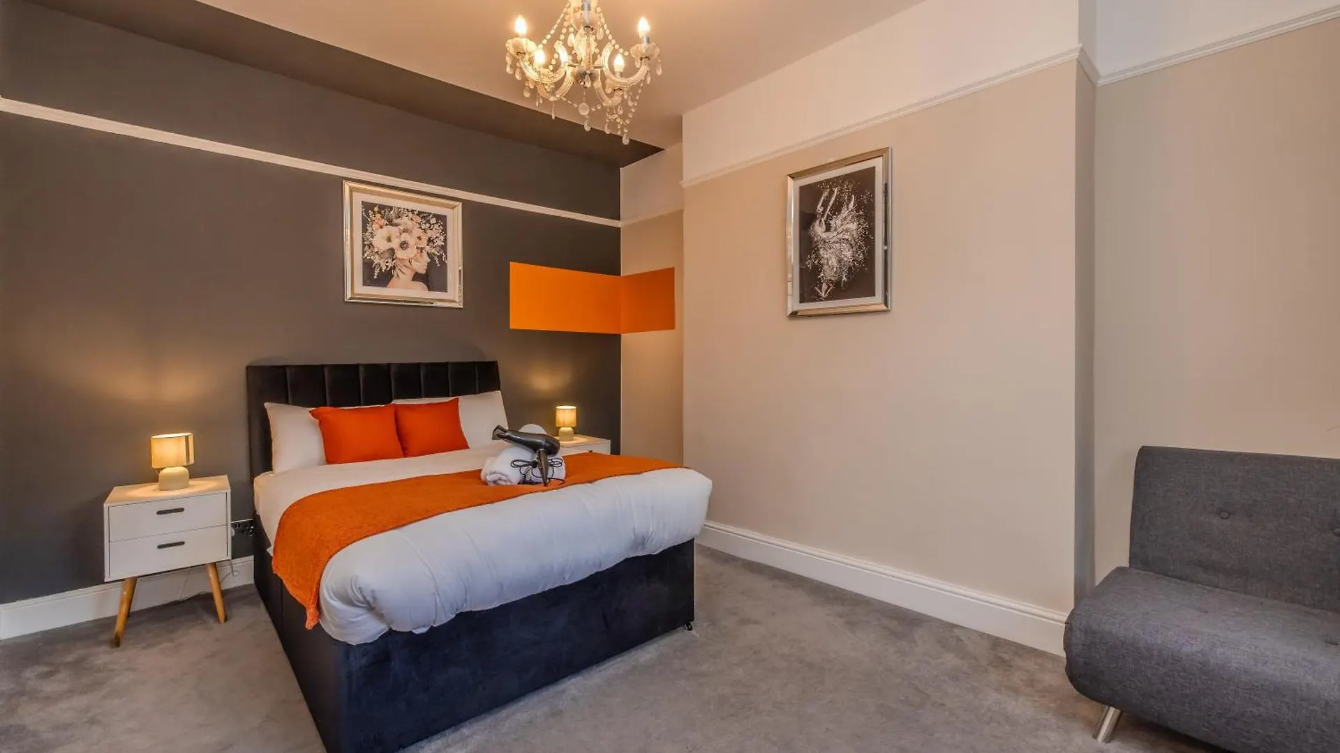 2 Bedroom Apartment Next To Brighton Beach & Shopping Center