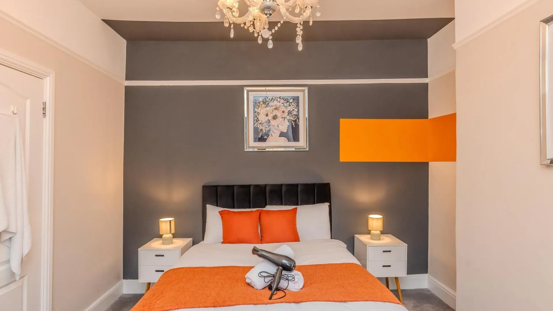2 Bedroom Apartment Next To Brighton Beach & Shopping Center