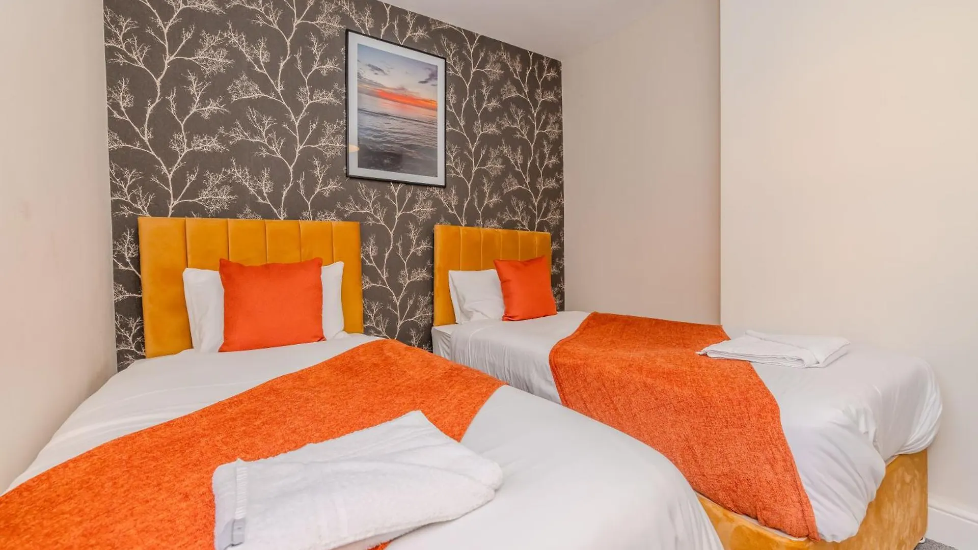2 Bedroom Apartment Next To Brighton Beach & Shopping Center United Kingdom